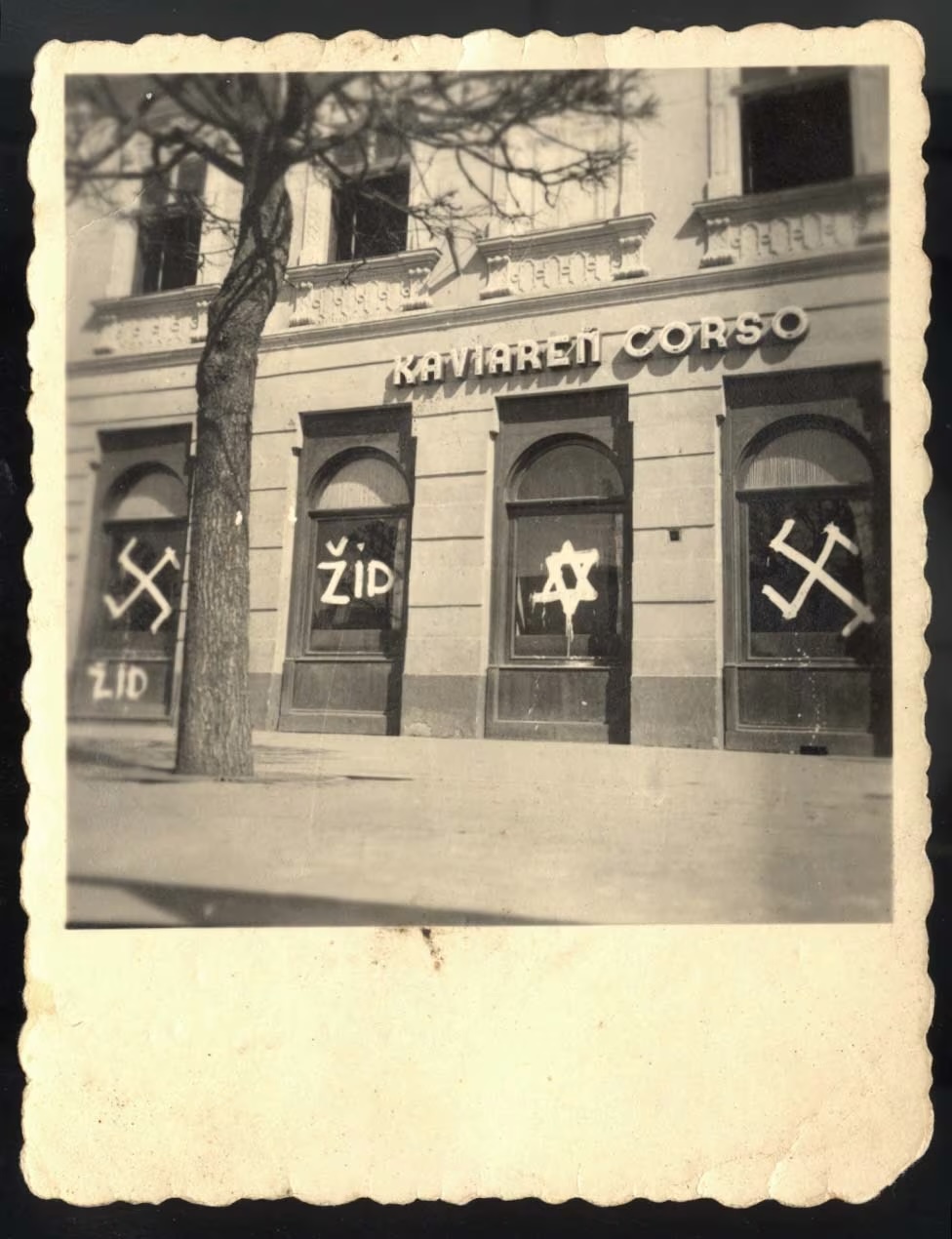 02.03_Antisemitic inscriptions on a window, Presov, Slovakia
