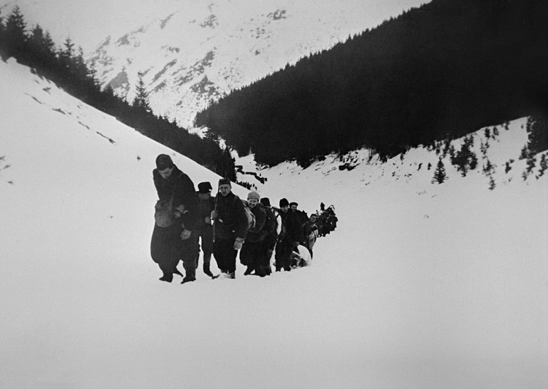 11.01_A group of Slovak Partisans move through the lower Tatras (1945)